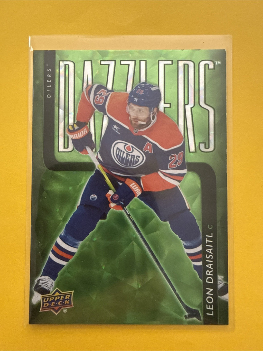 Leon Draisaitl . 2025/26 UD Green Dazzlers Card - front