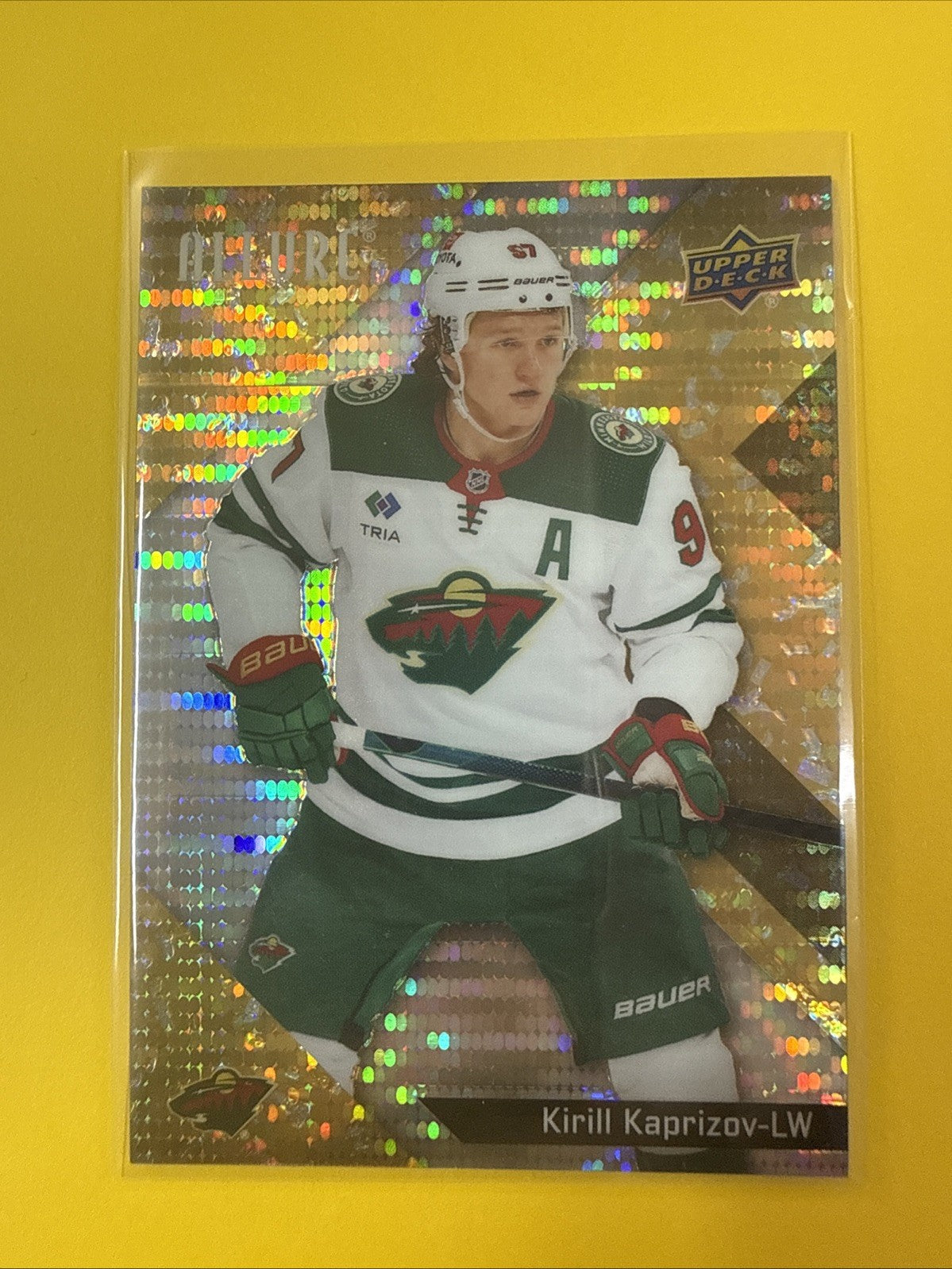 Kirill Kaprizov 2024/25 Allure Gold Glitter Bomb Card 123/199 - front