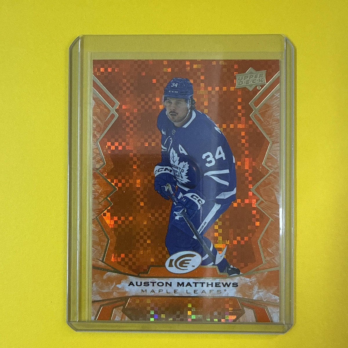 Auston Matthews 2022/23 UD Ice Orange Glow Card - front