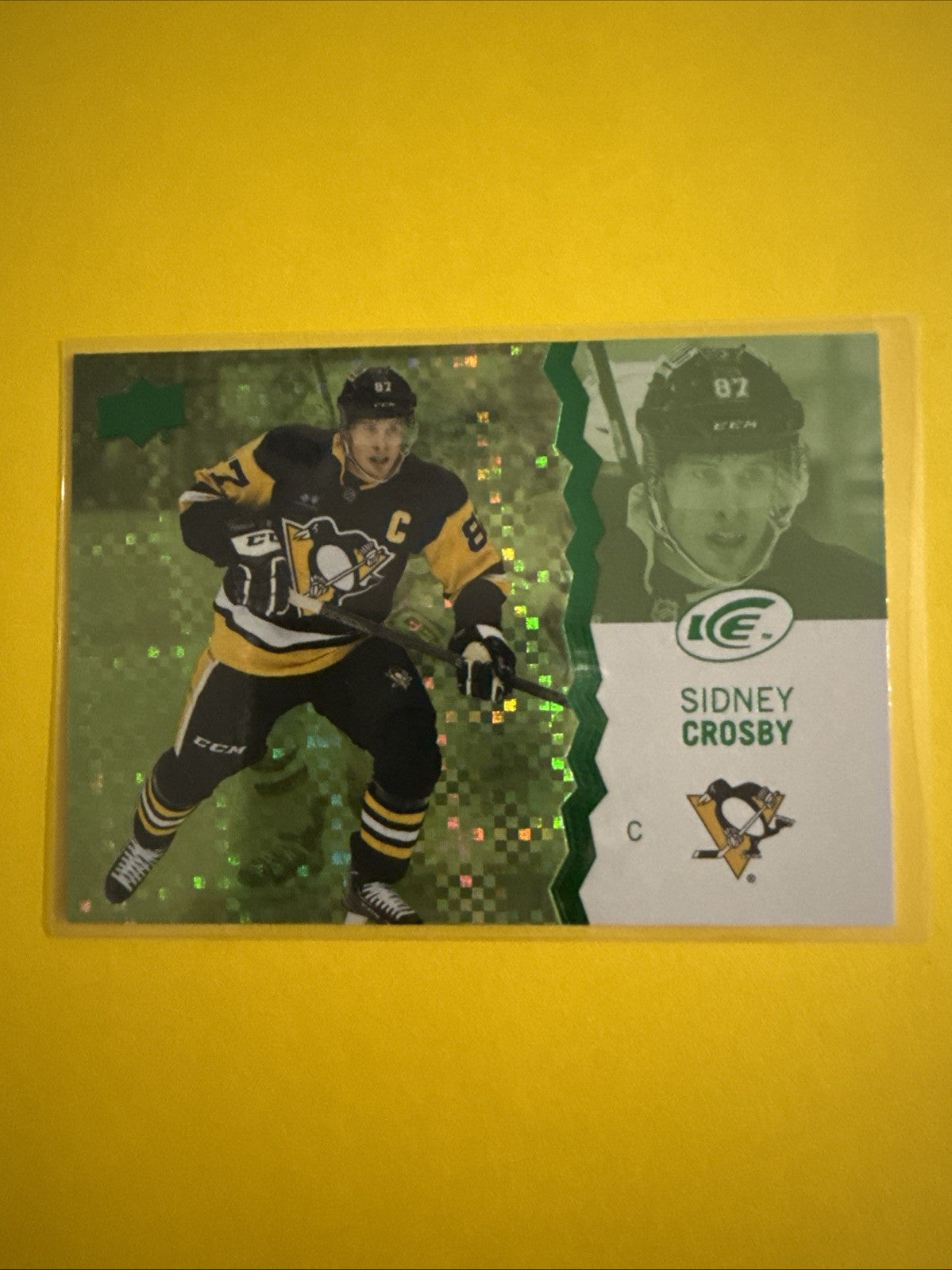 Sidney Crosby 2023/24 UD Ice Green Sparkle Card - front