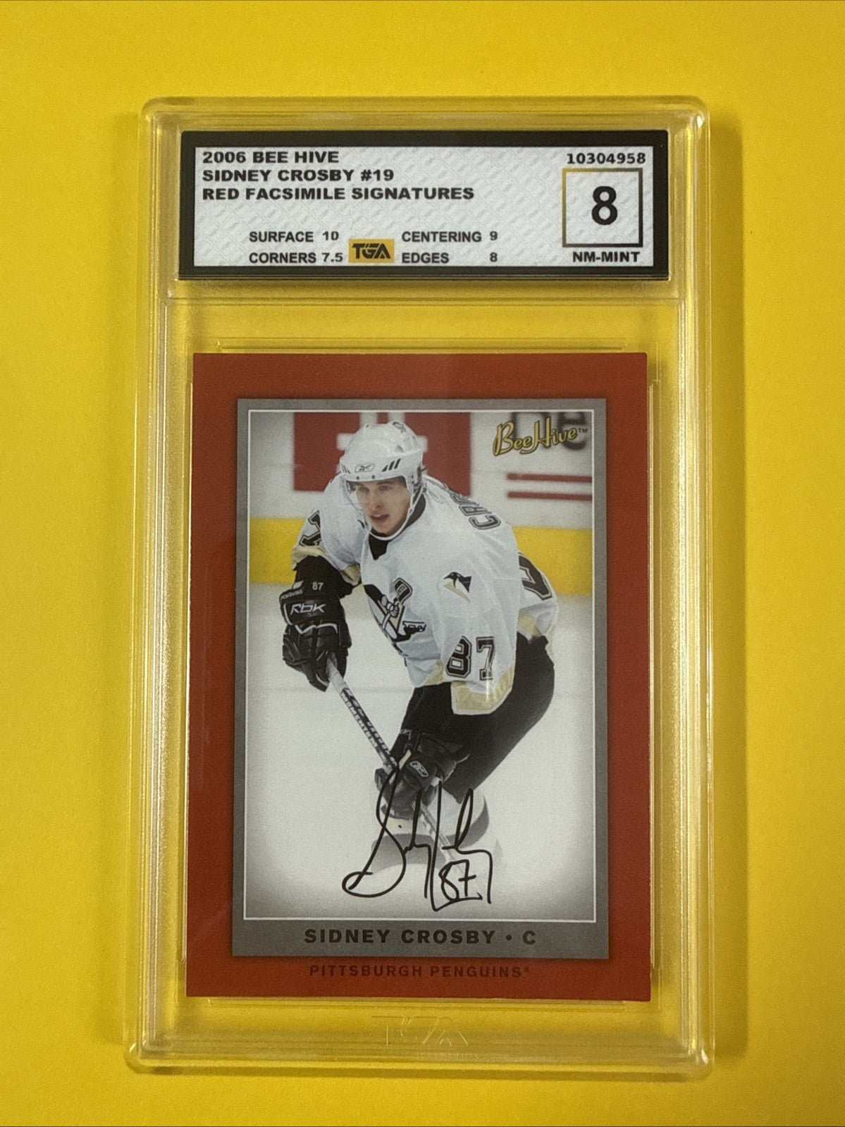 Sidney Crosby 2006 Bée Hive Red Facsimile Autograph Card Graded 8 - front