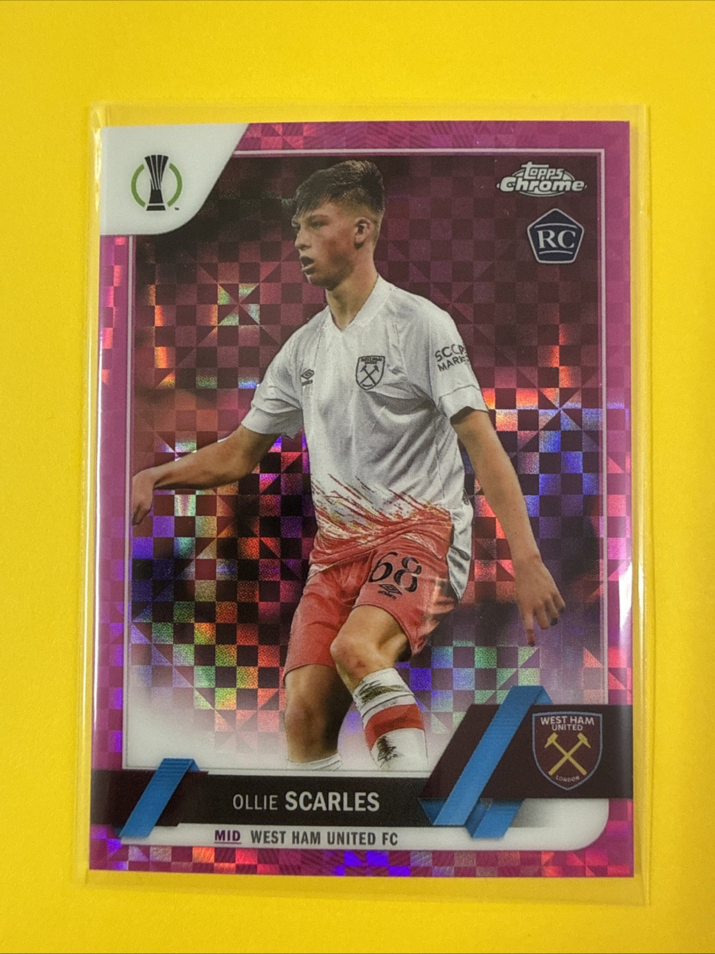 Fabio Miretti 2022/23 Topps Chrome Juventud Pink Sparkle Rookie Card.010/250 - front