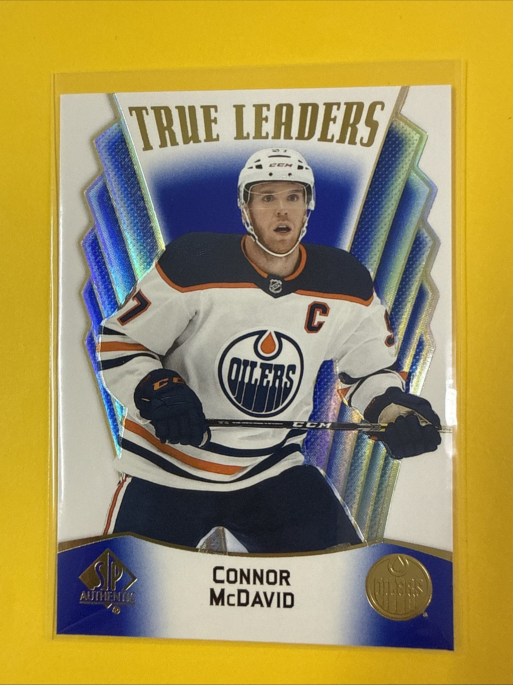 Connor McDavid 2021-22 SP Authentic True Leaders Blue #TL-1 Edmonton Oilers - front