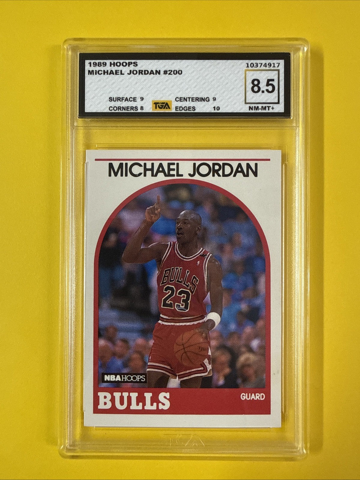 Michael Jordan 1989 NBA Hoops Card Graded 8.5 - front