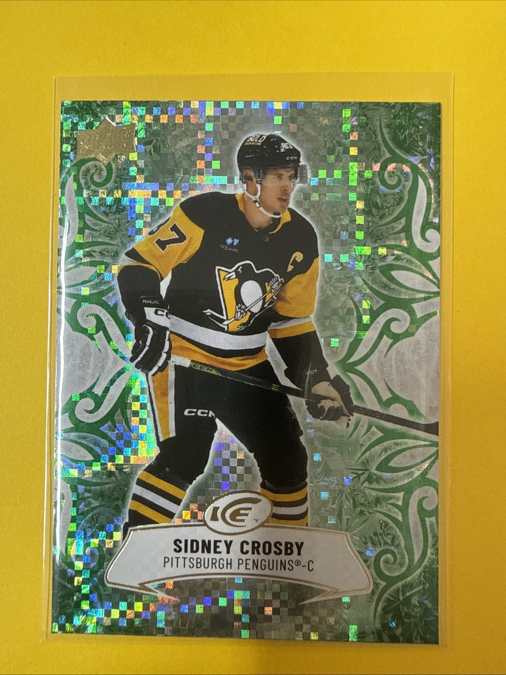 Sidney Crosby 2024/25 Ice Emerald Green Card - front