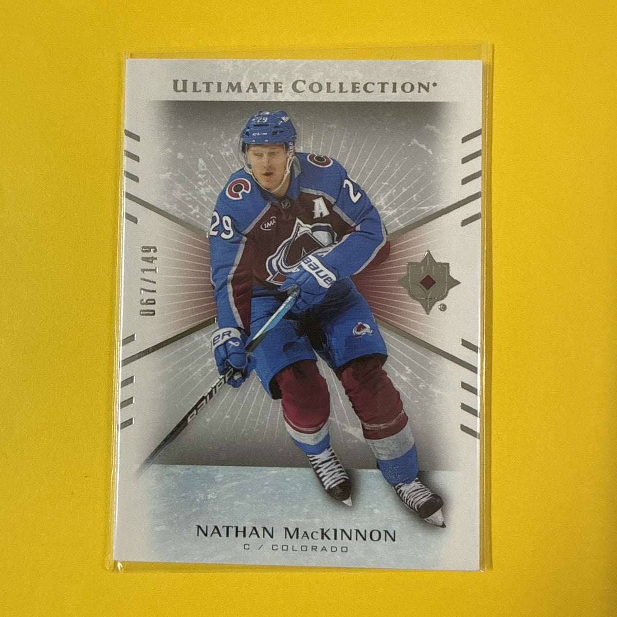 Ultimate Collection Hockey 2025/26 Nathan MacKinnon Card /149 - front