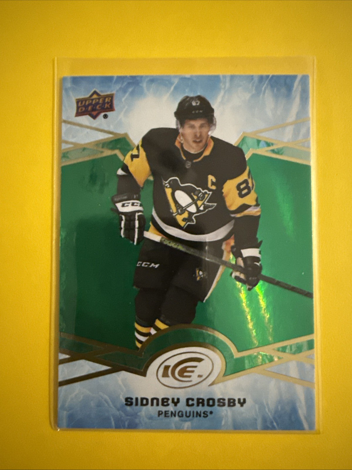 Sidney Crosby 2018/19 UD Ice Green Sparkle Card - front