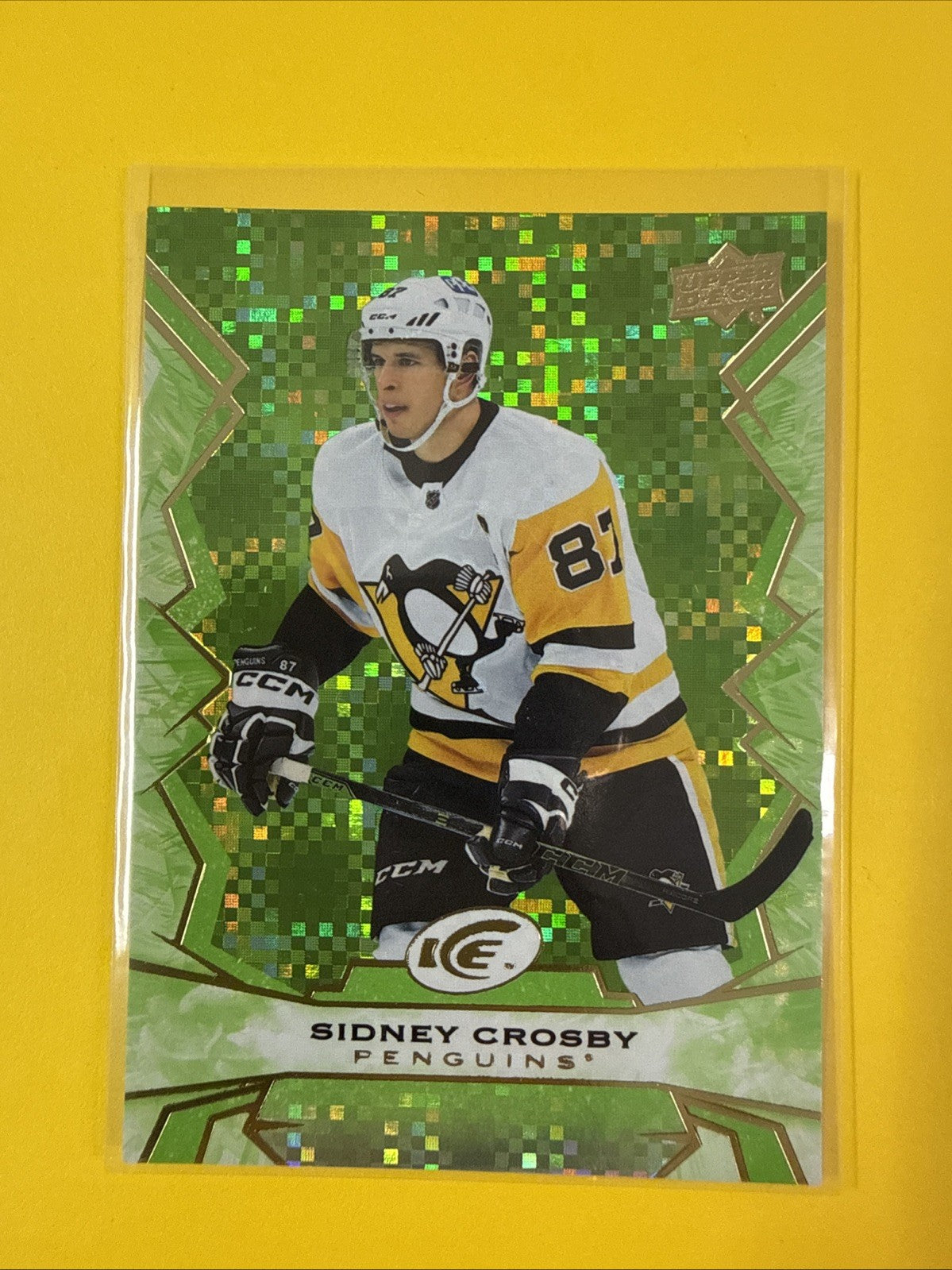 Sidney Crosby 2022/23 UD Ice Green Emerald Card - front