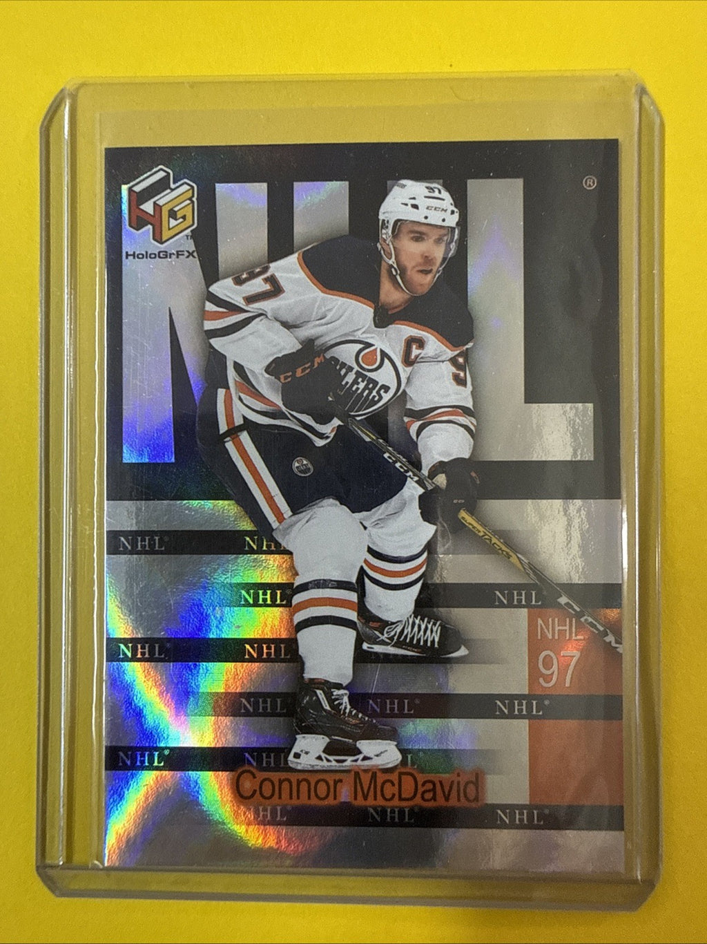 Connor McDavid 2020/21 UD Holo Grfx Card - front