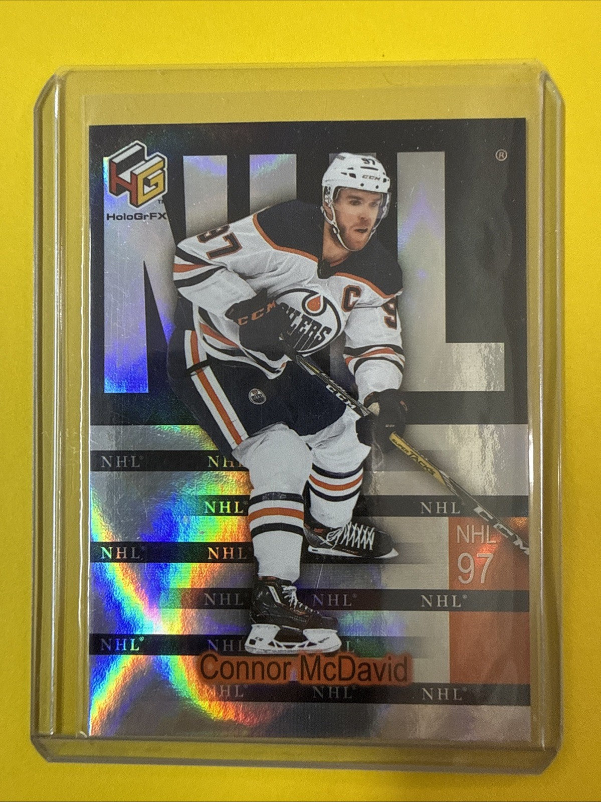 Connor McDavid 2020/21 UD Holo Grfx Card - front
